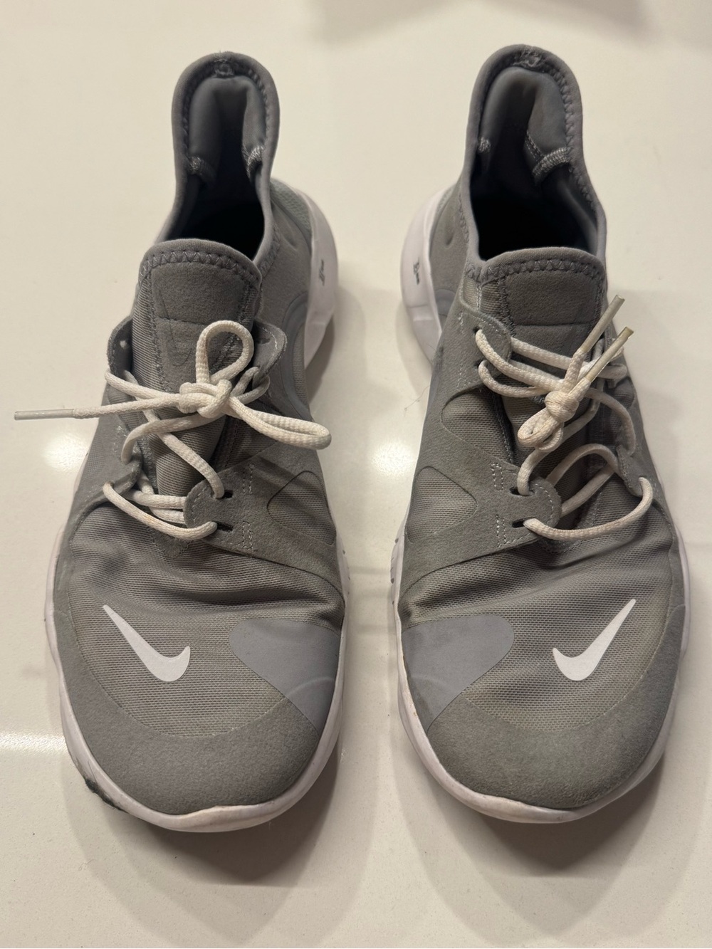 NIKE Free RN 5.0 Men’s Size 10 Grey and White Lightweight Athletic Sneakers